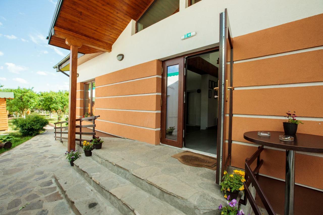 Magic Garden by Vlăduț Hotel Bacău Exterior foto