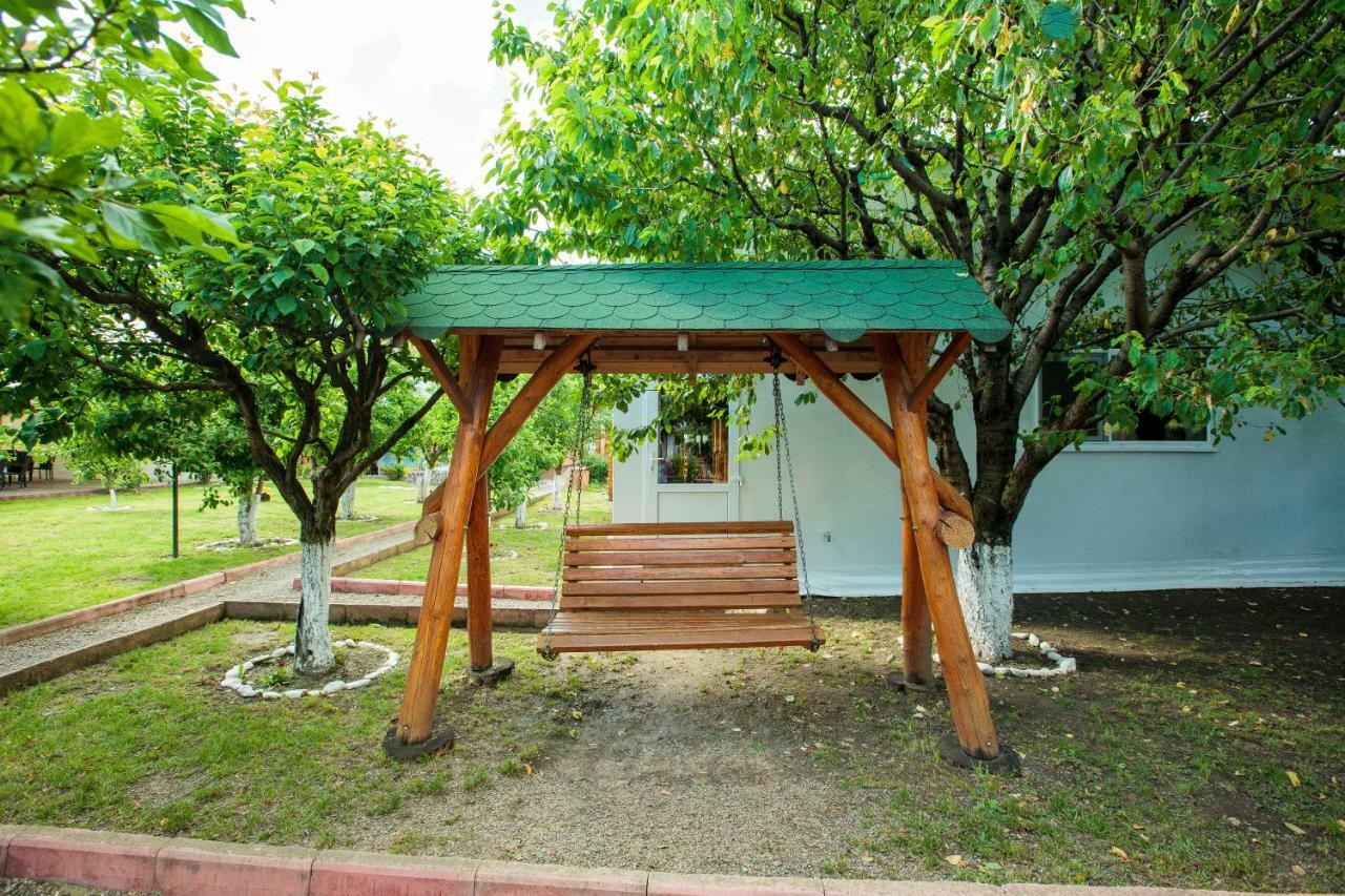 Magic Garden by Vlăduț Hotel Bacău Exterior foto